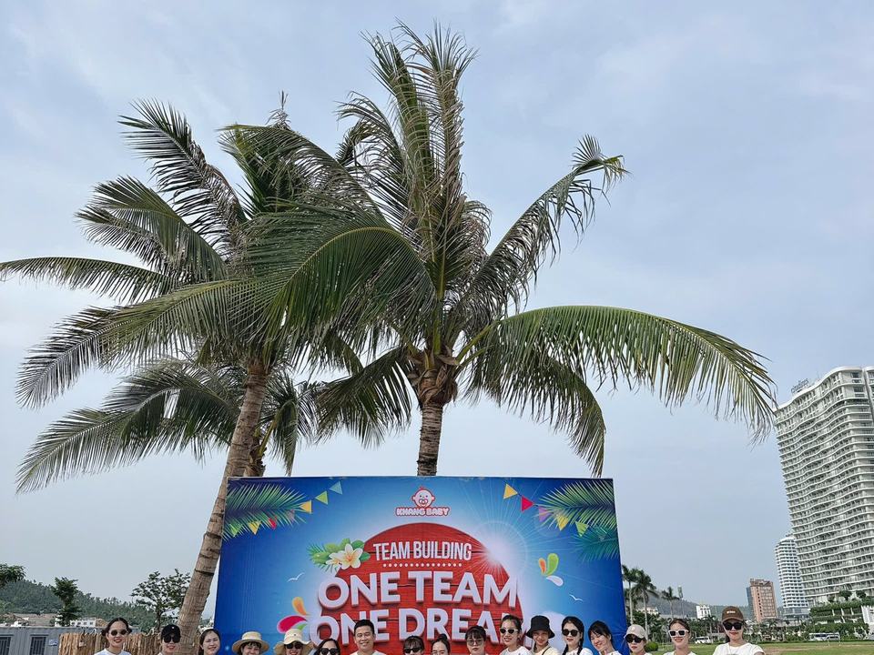 Cả nhà Khang Baby trong chuyến team building One Team One Dream