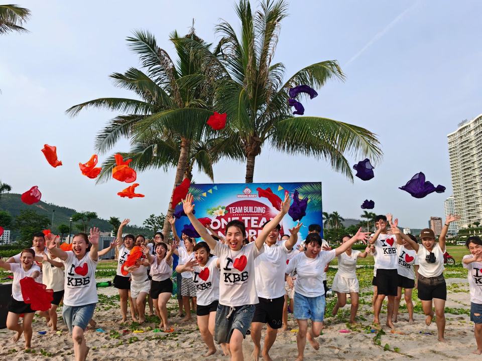 Khoảnh khắc kết thúc chương trình trên biển